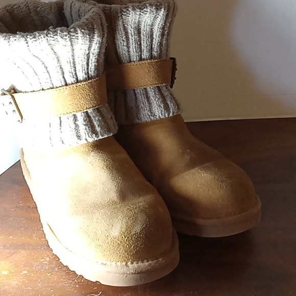 UGG Boots Size 8, Cambridge Chestnut - Picture 5 of 6
